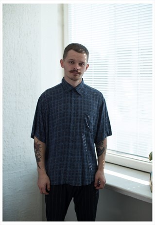 VINTAGE 80'S NAVY PATTERNED SHORT SLEEVED SHIRT