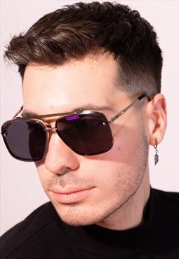 Modern & Robust Aviator In Gold metal with Smoke Grey lenses