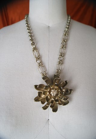 FLOWER VINTAGE PENDANT NECKLACE