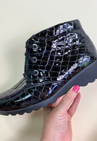 90S PATENT LEATHER MOCK CROC ALLIGATOR LACE UP BOOTS 4 / 37