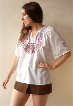 1970's Vintage Hungarian Embroidered Peasant Folk Blouse