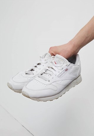 VINTAGE WHITE REEBOK LEATHER TRAINERS