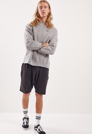 VINTAGE REEBOK SWEATSHIRT