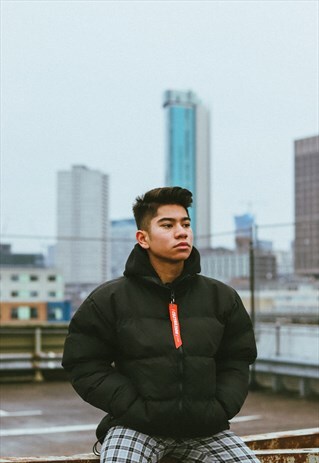 COZY PUFFER JACKET IN BLACK WITH RED ZIP PULL