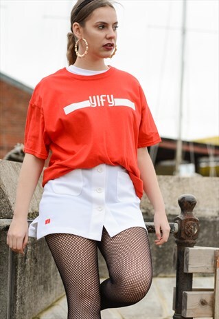 OVERSIZED STRIPE LOGO T-SHIRT IN RED.