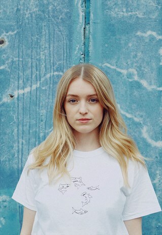 UNISEX T-SHIRT IN WHITE WITH SHARK EMBROIDERY
