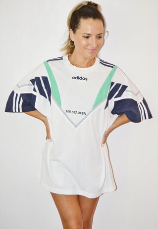 90S RARE ADIDAS EMBROIDERED LOGO VINTAGE T-SHIRT / TEE