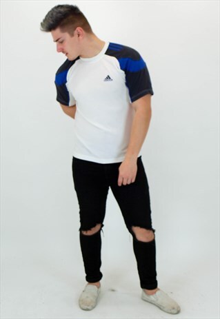 VINTAGE ADIDAS T-SHIRT