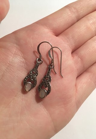 WOMENS VINTAGE DANGLY EARRINGS CREAM GEM 925 SILVER EARRINGS