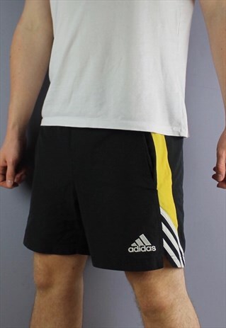 VINTAGE ADIDAS SHORTS IN BLACK WITH POCKETS AND EMBROIDERED