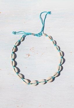 Handmade 90s stock shell necklace.