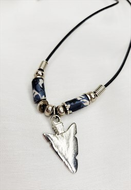 Vintage Y2K arrow pendant camo beads necklace