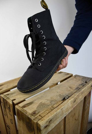 DR MARTENS STRATFORD BOOT WITH GREEN TARTAN INTERIOR