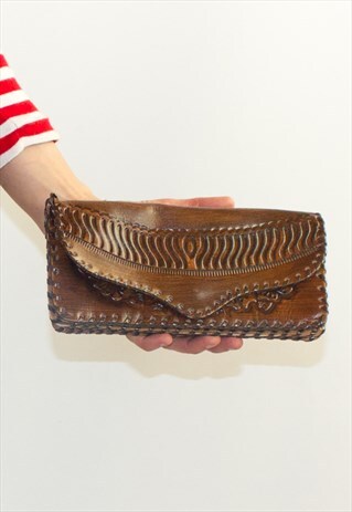 VINTAGE TOOLED LEATHER PURSE