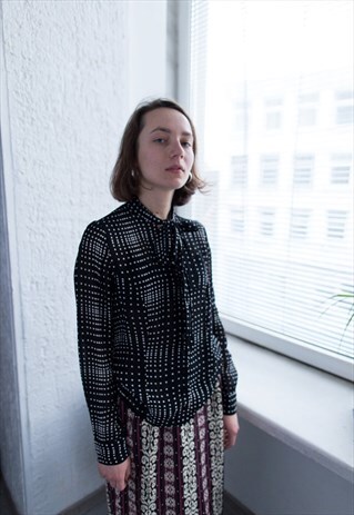VINTAGE 70'S BLACK PATTERNED BOW COLLAR BLOUSE