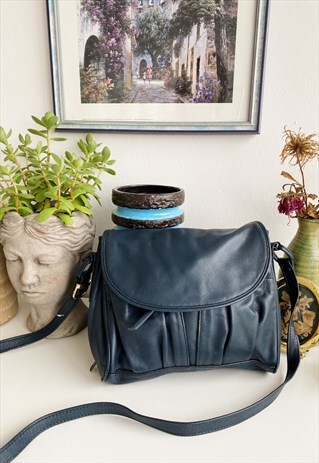 VINTAGE 80S FAUX LEATHER BOHEME PARISIAN BAG NAVY BLUE