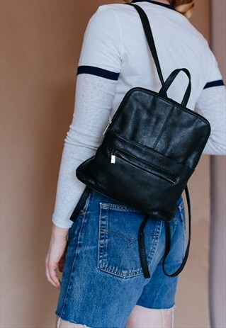 VINTAGE 90S SQUARE LEATHER BACKPACK