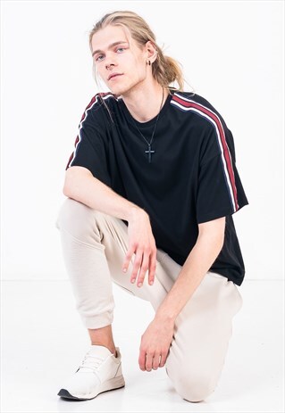 OVERSIZED T-SHIRT IN BLACK WITH STRIPED SHOULDERS