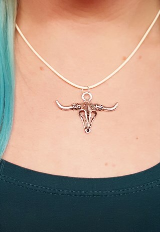 COW SKULL PENDANT CREAM NECKLACE