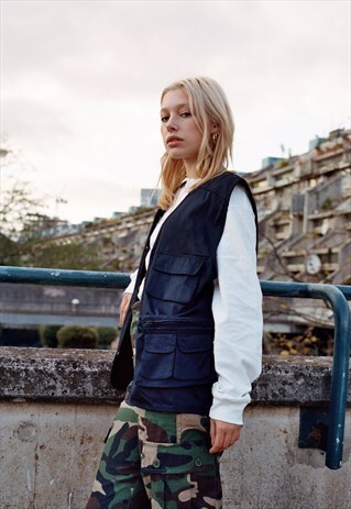 NAVY BLUE UTILITY VEST WITH WOVEN LABEL DETAILS