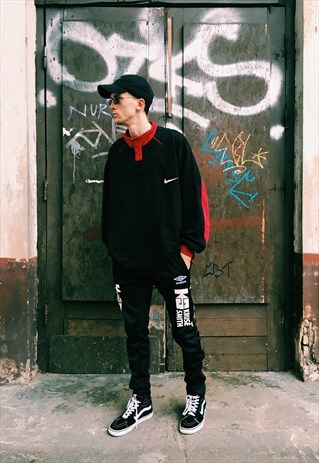 VINTAGE 90S BLACK MINIMALIST BUTTON NIKE SWEATSHIRT