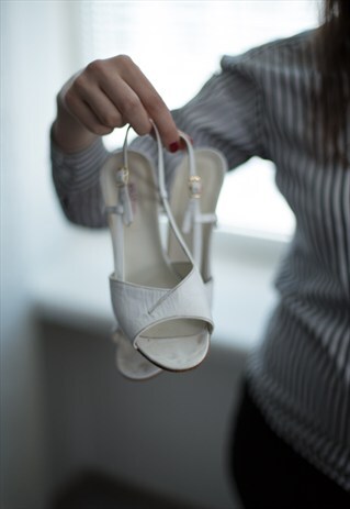 VINTAGE 80'S WHITE LEATHER MID-HEELED SANDALS
