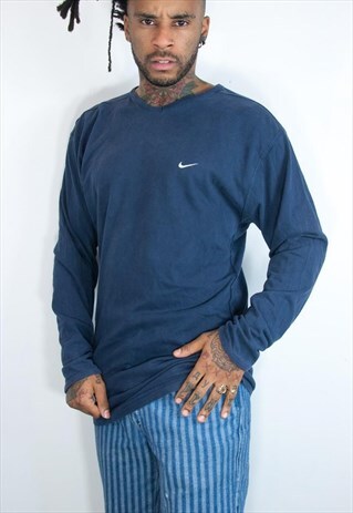 VINTAGE EMBROIDED NIKE LIGHTWEIGHT SWEATER