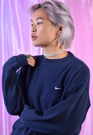 VINTAGE NIKE NAVY EMBROIDERED SWEATSHIRT