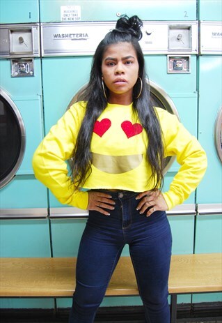 'LOVE HEARTS' EMOJI VALENTINES DAY CROPPED SWEATSHIRT
