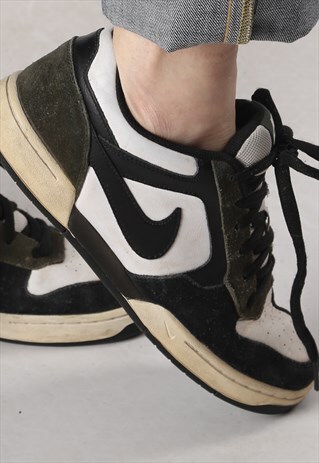 NIKE RENZO TRAINERS UK 8.5 . US 9.5 (3AG)