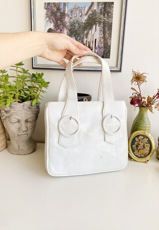 VINTAGE 60S ICONIC WHITE FAUX LEATHER BOHEME MOD BAG