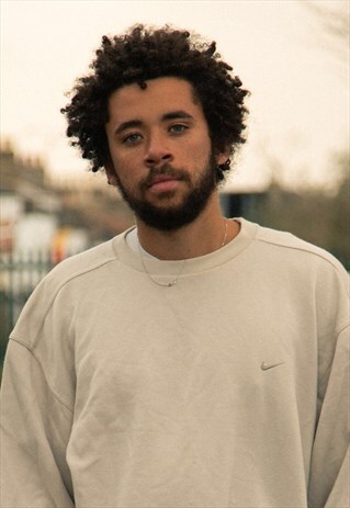 VINTAGE NIKE SWEATSHIRT IN BEIGE