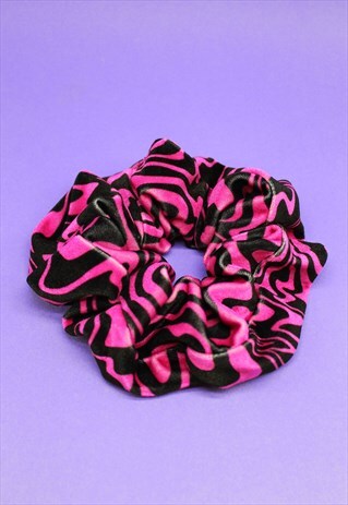 TRIPPY VELVET SCRUNCHIE