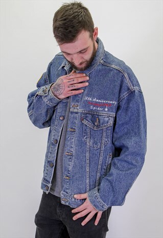 VINTAGE LEVI'S EMBROIDERED DENIM JEAN JACKET IN BLUE LARGE