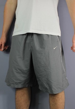 VINTAGE NIKE SHORTS IN GREY WITH POCKETS, EMBROIDERED LOGO A