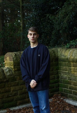 VINTAGE NAVY CHAMPION SWEATSHIRT
