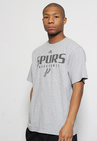 VINTAGE ADIDAS SAN ANTONIO SPURS PRINT LOGO T-SHIRT GREY