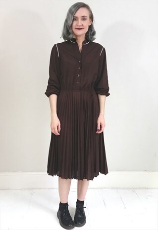 VINTAGE 70'S BROWN LIGHTWEIGHT BUTTON DRESS W/ PLEATED SKIRT