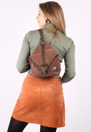 VINTAGE 90S CROSS BODY BACKPACK IN TEXTURED FAUX LEATHER