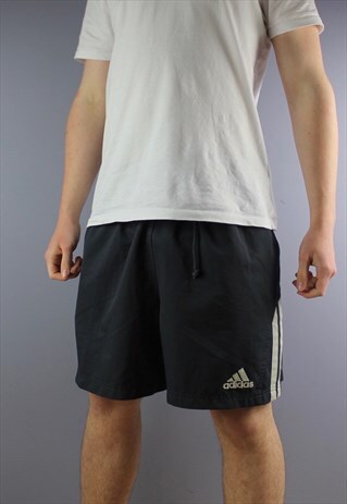 VINTAGE NIKE SHORTS IN DARK GREY WITH POCKETS, EMBROIDERED L