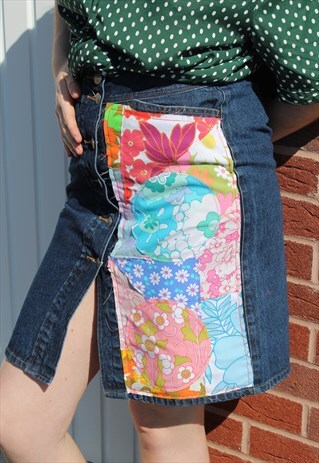 VINTAGE 90'S NAVY BLUE DENIM SKIRT WITH FLORAL PATCHWORK