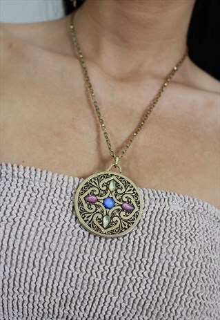 1970'S DETAILED MEDALLION NECKLACE