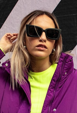 OVERSIZED RETRO SUNGLASSES IN BLACK