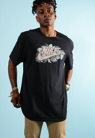 VINTAGE NIKE T-SHIRT.