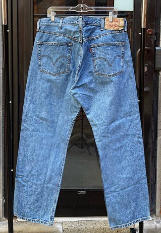 VINTAGE 90S LEVI'S 501 MEDIUM WASH MOM JEANS (36)
