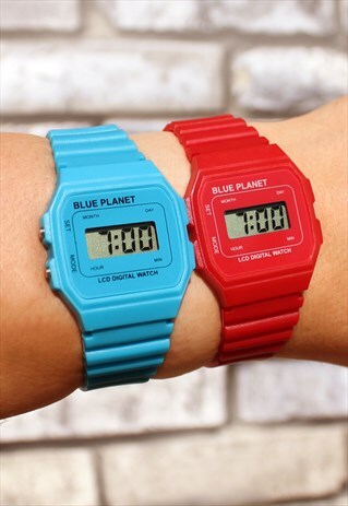 WEAR & SHARE SET OF 2 LCD WATCHES