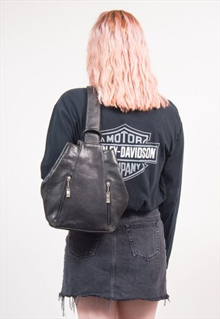 VINTAGE 90'S BLACK ONE STRAP LEATHER BACKPACK