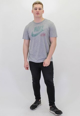 VINTAGE NIKE T-SHIRT