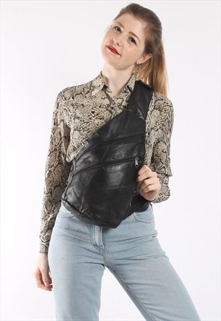VINTAGE 90S SLOUCHY CROSS BODY WRAP BAG IN BLACK LEATHER