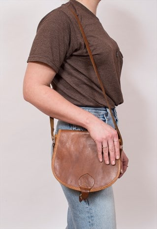 VINTAGE BROWN LEATHER SADDLE BAG